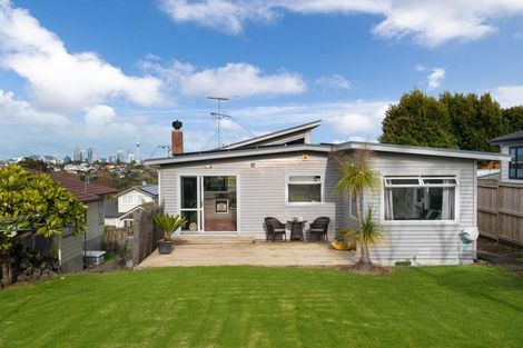 Photo of property in 2 Keys Street, Belmont, Auckland, 0622