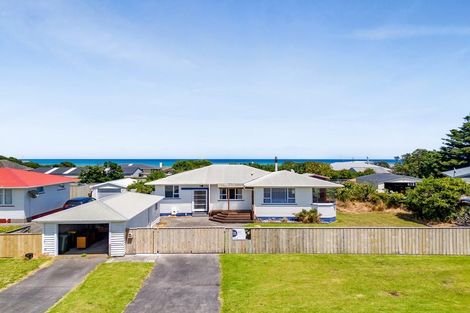 Photo of property in 32 Dieffenbach Street, Opunake, 4616