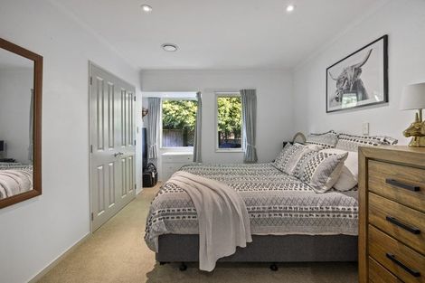 Photo of property in 1 Orlando Close, Frankleigh Park, New Plymouth, 4310