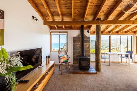 Photo of property in 70 Rayner Road, Piha, 0772