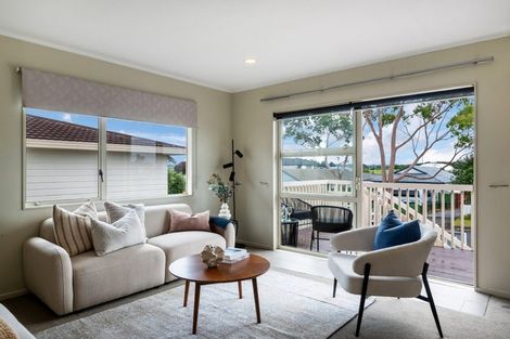 Photo of property in 1/44 Barbados Drive, Unsworth Heights, Auckland, 0632