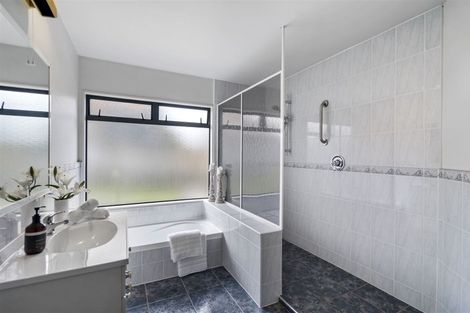 Photo of property in 80 Caribbean Drive, Unsworth Heights, Auckland, 0632