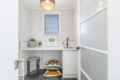 Photo of property in 48 Longburn Road, Henderson, Auckland, 0610