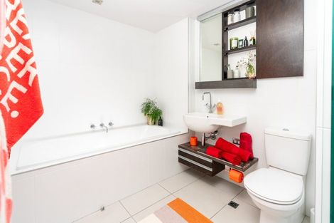 Photo of property in Mariner, 1/140b Oriental Parade, Oriental Bay, Wellington, 6011