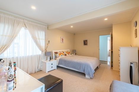 Photo of property in 5 Camberley Court, Manurewa East, Auckland, 2102