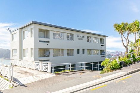Photo of property in Grafon Court Flats, 3/53 Grafton Road, Roseneath, Wellington, 6011