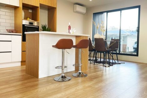 Photo of property in 10f Robert Burke Place, Henderson, Auckland, 0612