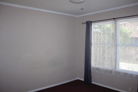 Photo of property in 2/10 Ocean View Road, Northcote, Auckland, 0627