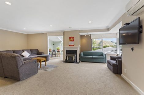 Photo of property in 15b Kakariki Grove, Waikanae, 5036