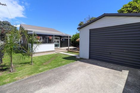 Photo of property in 6 Aputa Avenue, Te Puru, Thames, 3575