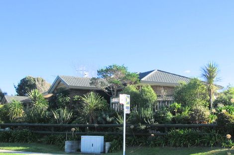 Photo of property in 46 Guildford Drive, Paraparaumu, 5032