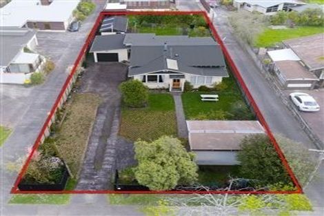 Photo of property in 49 View Road, Henderson, Auckland, 0612