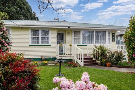 Photo of property in 38 Peters Avenue, Cloverlea, Palmerston North, 4412