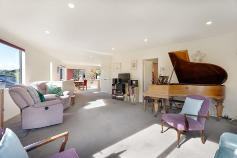 Photo of property in 1a Chester Road, Tawa, Wellington, 5028