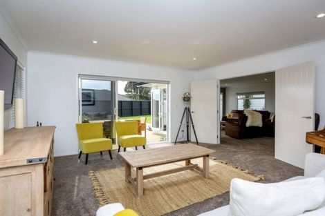 Photo of property in 3b Anderson Way, Highlands Park, New Plymouth, 4312