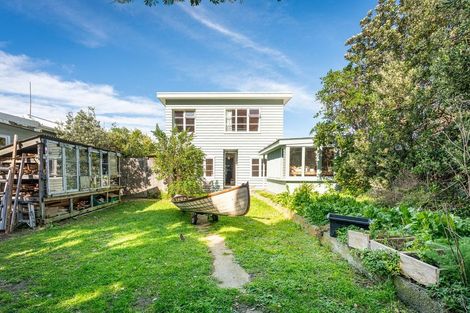 Photo of property in 189 Breaker Bay Road, Breaker Bay, Wellington, 6022