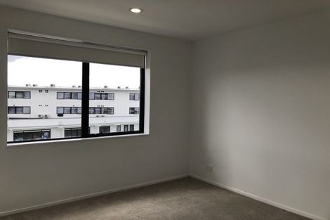 Photo of property in Apollo Apartments, 201/46 Rosedale Road, Rosedale, Auckland, 0632