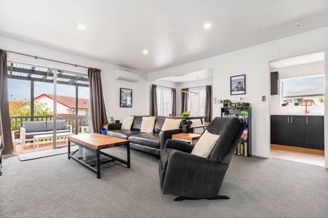 Photo of property in 1/13 Greenstone Place, Clover Park, Auckland, 2019