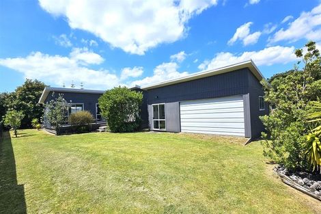 Photo of property in 102 Sands Crescent, Matarangi, Whitianga, 3592