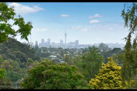 Photo of property in 28 Lincoln Park Avenue, Massey, Auckland, 0614