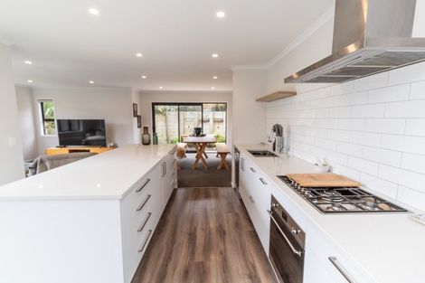 Photo of property in 41 Glanmire Road, Newlands, Wellington, 6037