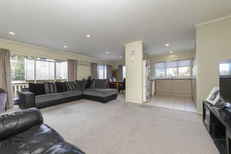Photo of property in 5 Tellin Close, Massey, Auckland, 0614