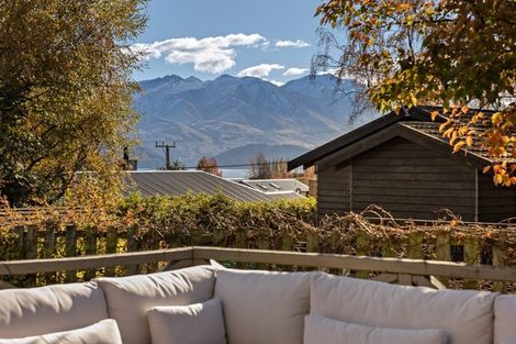 Photo of property in 144 Beacon Point Road, Wanaka, 9305
