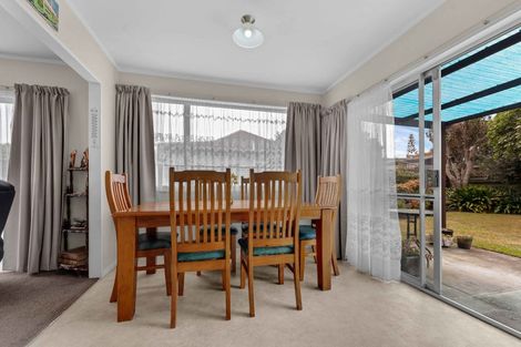 Photo of property in 5 Kirrama Place, Conifer Grove, Takanini, 2112