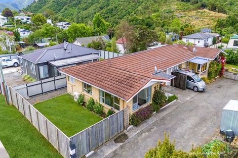 Photo of property in 131a Waikawa Road, Picton, 7220