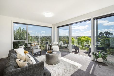 Photo of property in 1/14 Rothesay Bay Road, Rothesay Bay, Auckland, 0630
