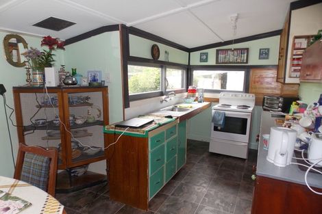 Photo of property in 13 Beach Street, Tangimoana, 4822