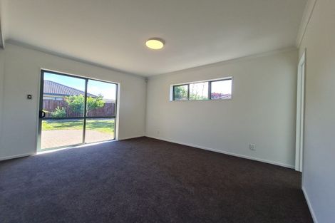 Photo of property in 33 Sandwick Drive, Weymouth, Auckland, 2103