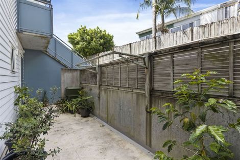 Photo of property in 2c/20 Ian Marwick Place, Birkenhead, Auckland, 0626