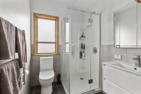 Photo of property in 156 Nevay Road, Karaka Bays, Wellington, 6022