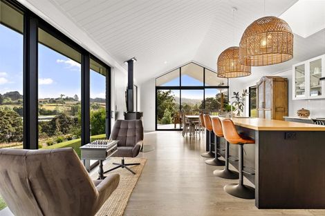 Photo of property in 1056 Peak Road, Helensville, 0875