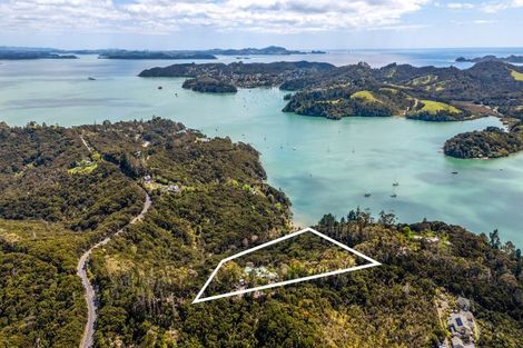 Photo of property in 104 Te Wahapu Road, Russell, 0272