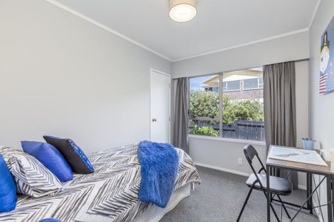 Photo of property in 1/12 Lydford Place, Glendene, Auckland, 0602