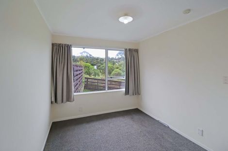 Photo of property in 11a Colchester Crescent, Newlands, Wellington, 6037