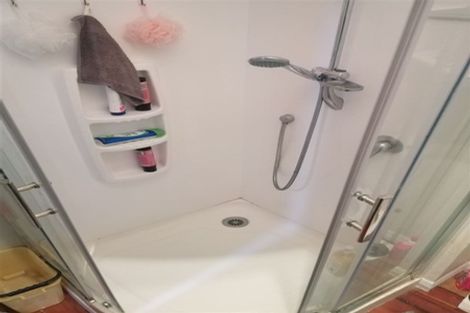 Photo of property in 3 Pleasant Road, Glen Eden, Auckland, 0602