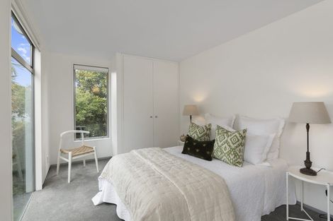 Photo of property in 60 Aikmans Road, Merivale, Christchurch, 8014