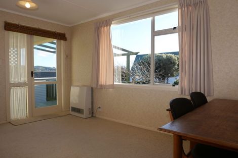 Photo of property in 115 Gloaming Hill, Titahi Bay, Porirua, 5022