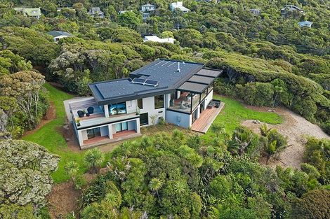 Photo of property in 124a Seaview Road, Piha, New Lynn, 0772