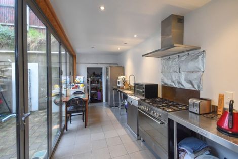 Photo of property in 50 Manor Place, Dunedin Central, Dunedin, 9016