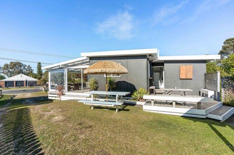 Photo of property in 132 Achilles Avenue, Whangamata, 3620