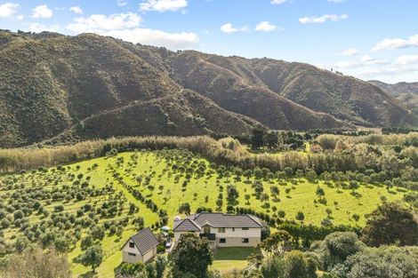 Photo of property in 1276 Coast Road, Wainuiomata Coast, Lower Hutt, 5373