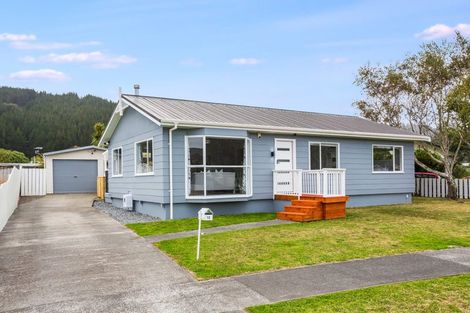 Photo of property in 10 Grimsby Grove, Wainuiomata, Lower Hutt, 5014