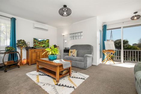 Photo of property in 3 Hamilton Drive, Waiuku, 2123