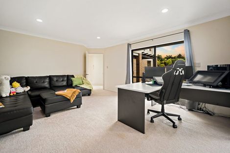 Photo of property in 22 Hogarth Rise, West Harbour, Auckland, 0618