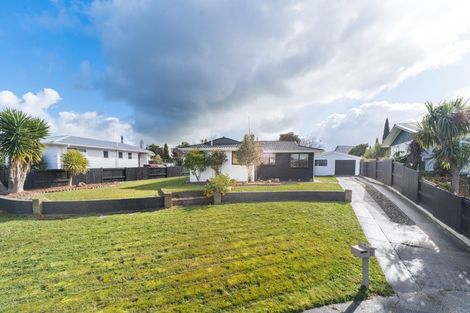 Photo of property in 21 Lyndale Place, Kelvin Grove, Palmerston North, 4414