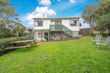Photo of property in 17 Elizabeth Drive, West Harbour, Auckland, 0618